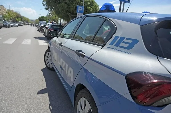 Colpito da una bottigliata durante una lite, intervento polizia
