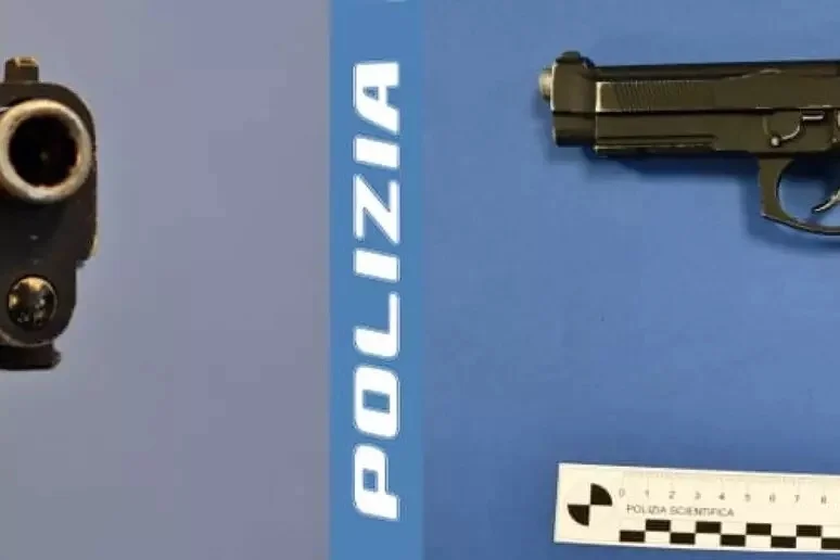 Minaccia un minore con una scacciacani senza tappo, denunciato