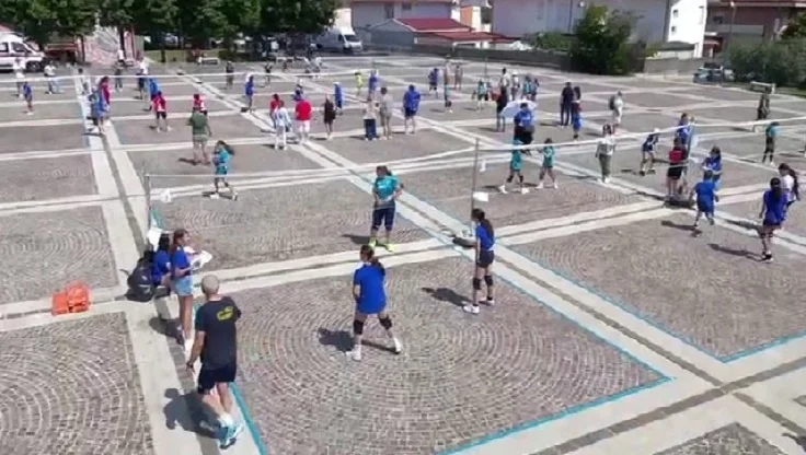 Più di centosessanta giovani pallavolisti e pallavoliste allo "Spike day" 2025 di Castel di Lama