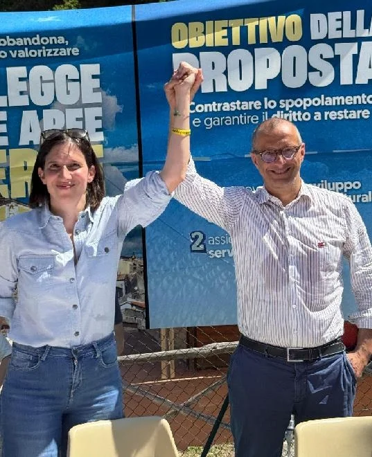 Ricci con Schlein a Force: “Incentivi per giovani, medici, botteghe; trasporti e asili nido gratuiti. Così rilanceremo le aree interne”