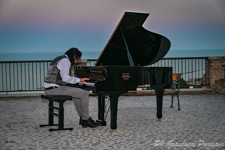 Piano Piano nel Borgo, pianoforti in cerca di pianisti al Vecchio Incasato