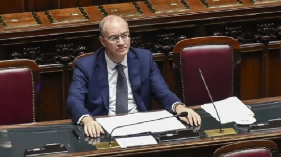 Intelligenza Artificiale, ok CdM a decreto legislativo: 100 milioni per la formazione dei docenti e importanti novità per contrastare l’emergenza educativa