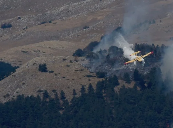 Emergenza incendi: in Abruzzo in azione 7 velivoli, da Roma 4 canadair e un elicottero 