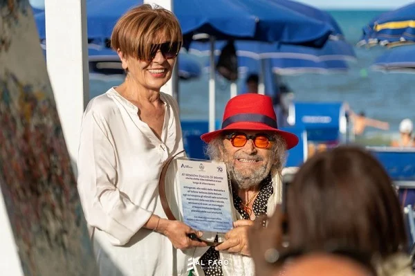  Al Faro tra arte e mare, inaugura “Mare in Verticale”: rende omaggio ai 70 anni di Alba Adriatica