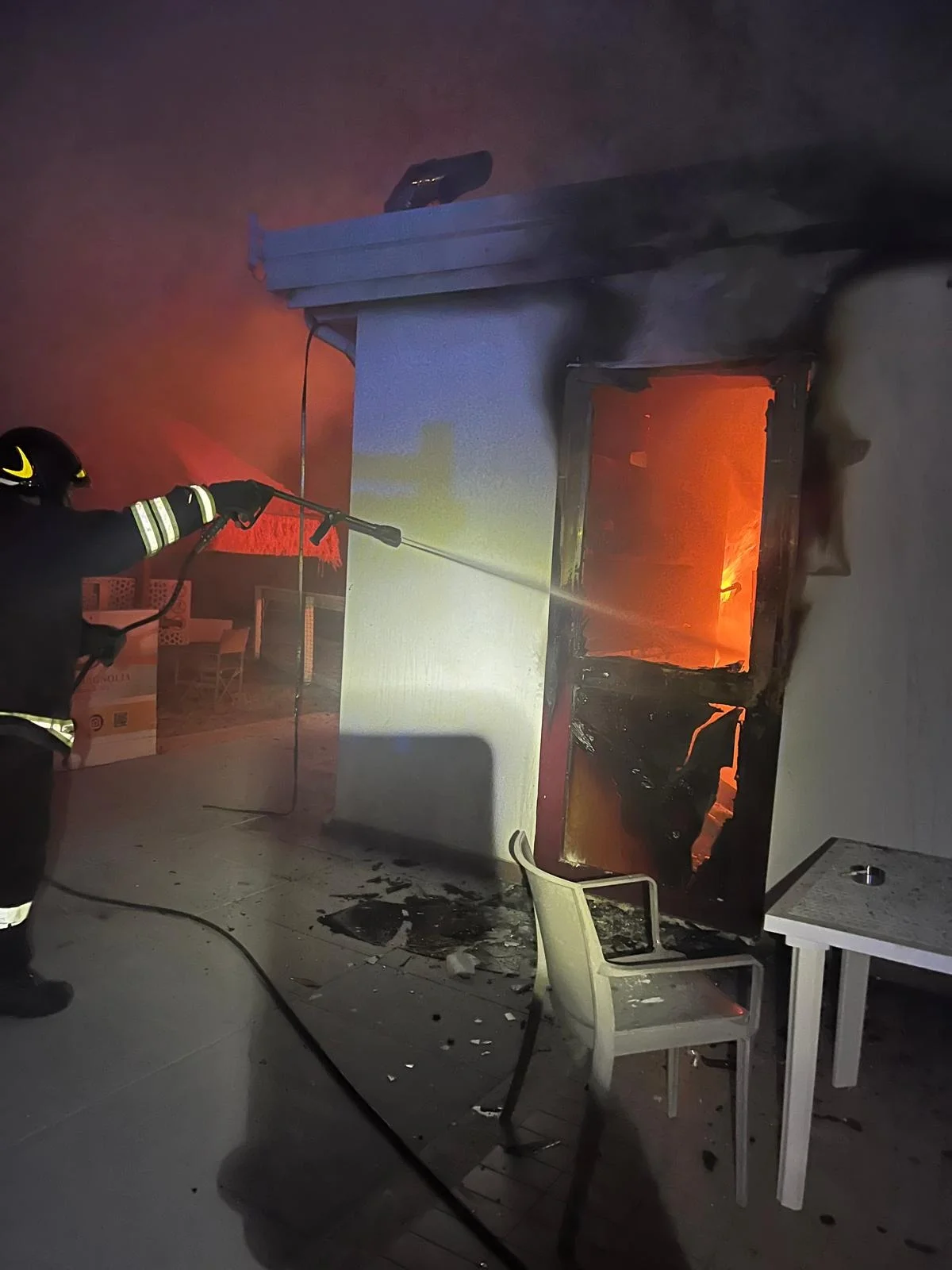 Tortoreto, a fuoco la cucina dello stabilimento balneare "Magnolia Dry"