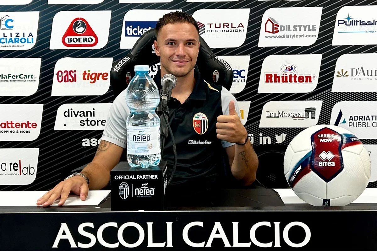 Ascoli Calcio - Si presenta l'attaccante Tirelli: "Qui per disputare una grande stagione"