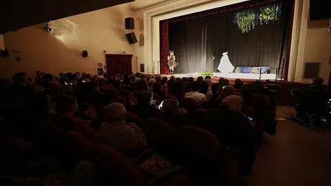 “FRAMMENTI D’IDENTITÀ”: IL GRANDE TEATRO AL SAN FILIPPO NERI NEL SEGNO DI PIRANDELLO
