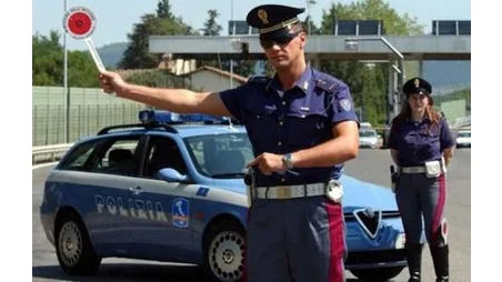 Si finge corriere e ruba scarpe per circa 30mila euro, bloccato nel Casertano 