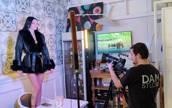 Nel Caffè Florian di San Benedetto allestito il set del video della cantautrice altoatesina Juliah