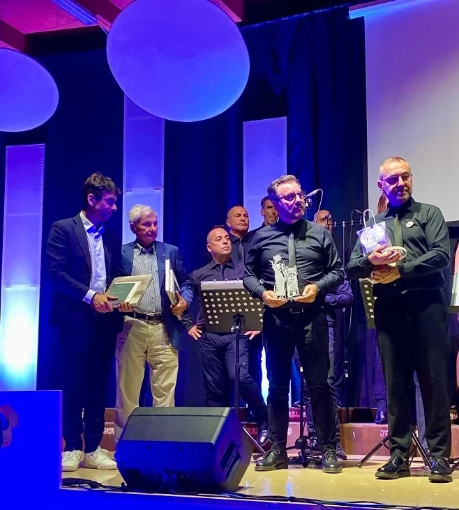 Banca di Ripatransone e del Fermano e ANCORAinCORO consegnano la “Spigolatrice di Sapri” al Comune di Sapri