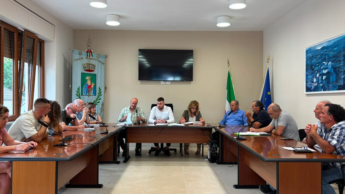 Il consiglio comunale di Sante Marie approva all'unanimità il nuovo regolamento di videosorveglianza e le misure fiscali agevolate