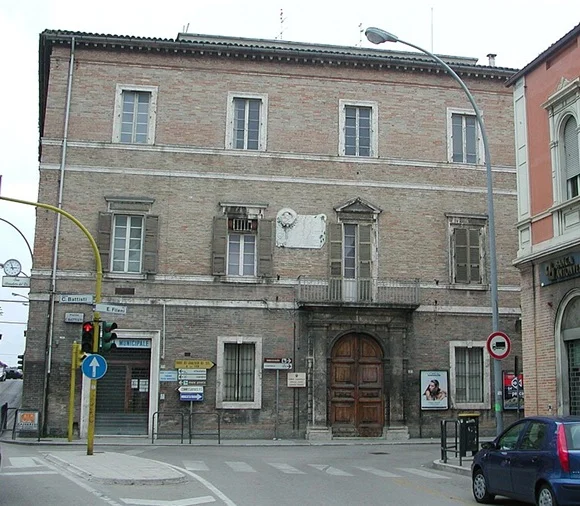 Il silenzio su Villa Rambelli e vecchio Comune non può continuare 