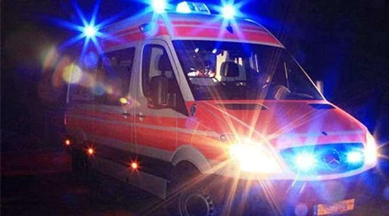 Auto finisce contro un albero a Sant'Omero, feriti un ragazzo ed una ragazza