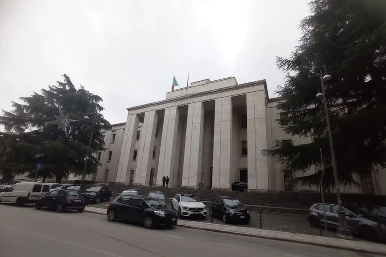 Ascoli Piceno - Botte a moglie e figli, 57enne ascolano a processo