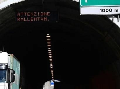Tamponamento fra tir in galleria sulla A14 a Pedaso, 4 i chilometri di coda in direzione sud