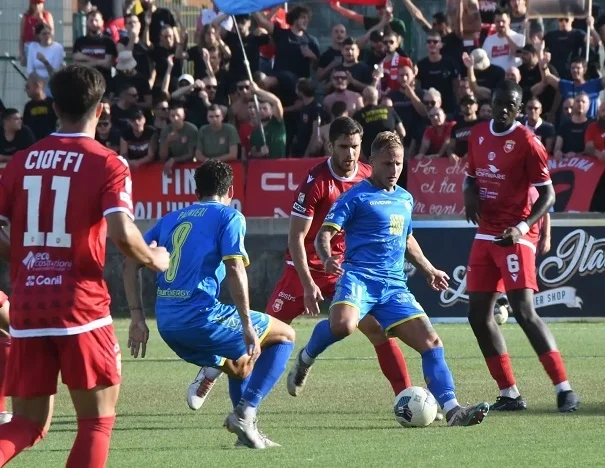 A dirigere il match della 17esima di ritorno di Serie C girone B, Fermana-Lucchese è il sig. Caldera di Como