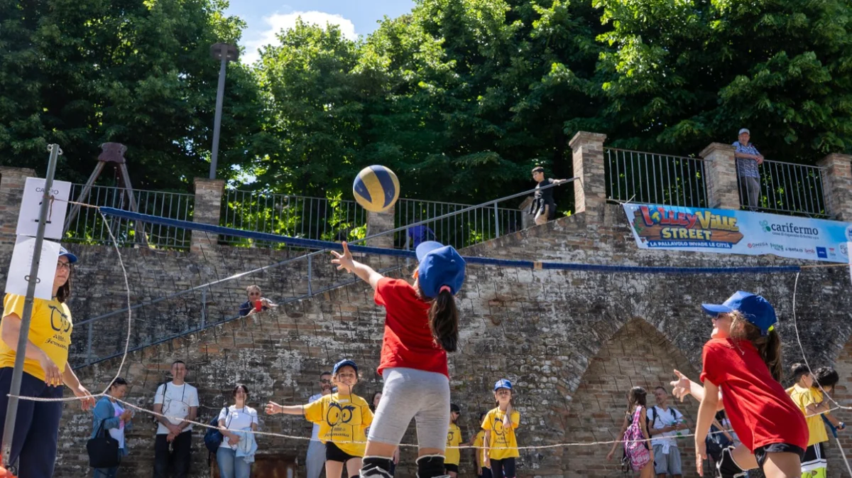 Grottazzolina ha abbracciato Volley Ville Street: giovani, comunità e taglio del nastro del nuovo campo polivalente