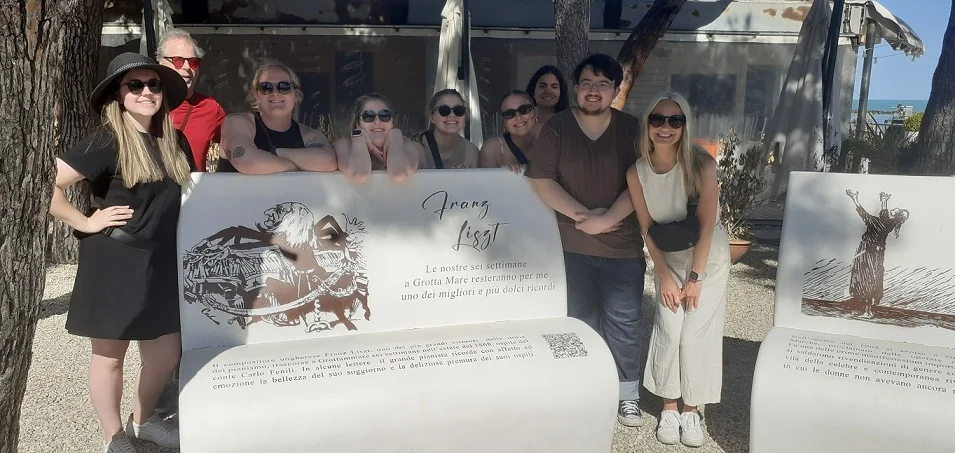 Gli studenti universitari del college Concordia nel luogo piu' suggestivo di uno dei borghi piu' belli Italia, Grottammare