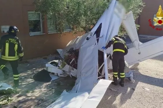 Ultraleggero si schianta contro un capannone a Recanati, due feriti gravi 