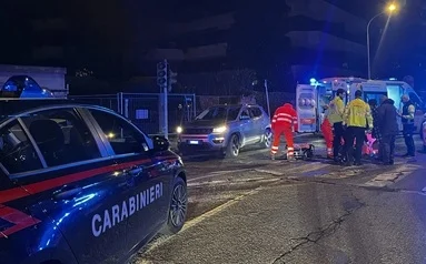Attraversa la strada ma viene investito, muore un 81enne