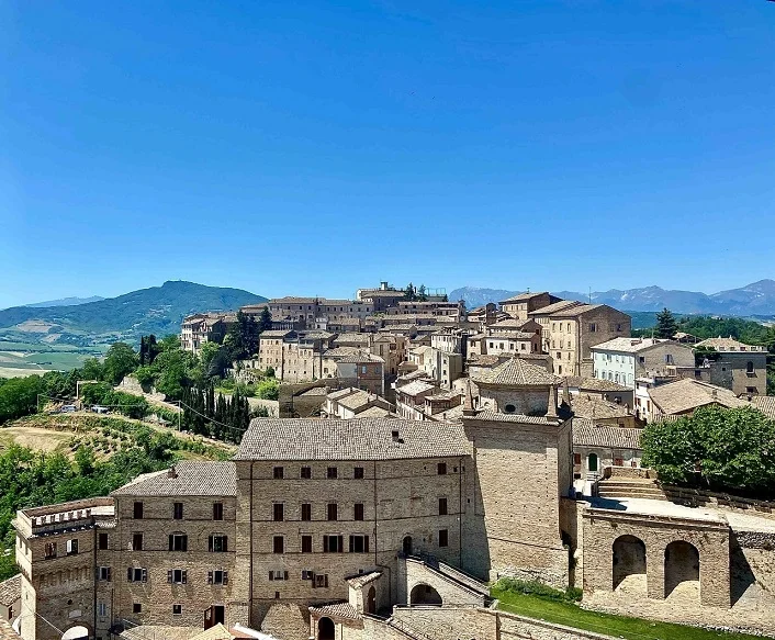 Mercato immobiliare: crescita straordinaria per Montalto delle Marche con + 125% nel primo semestre 2024