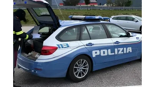 Scoperta una rivendita abusiva di automobili, 5 veicoli sequestrati e sanzioni per 5mila euro 