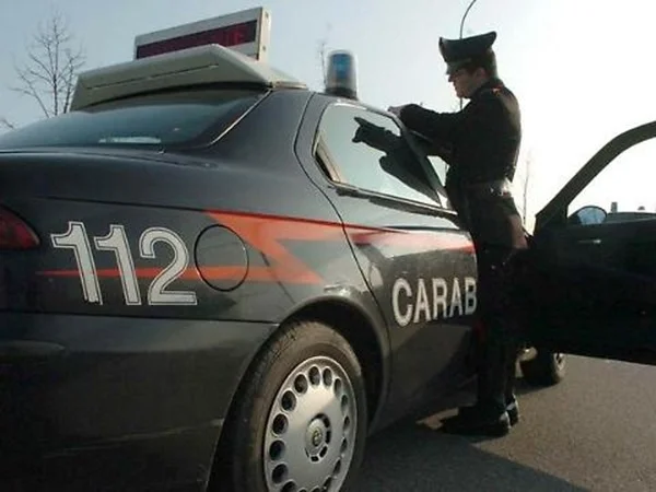 Investe un pedone sulle strisce poi fugge, denunciato