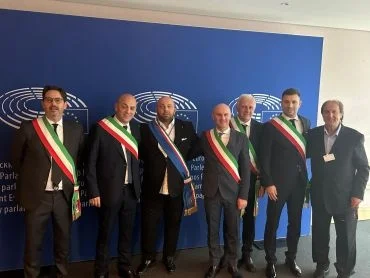 Unione dei Comuni della Val Vibrata a Bruxelles per ricevere il riconoscimento Comunità Europea dello sport 2026