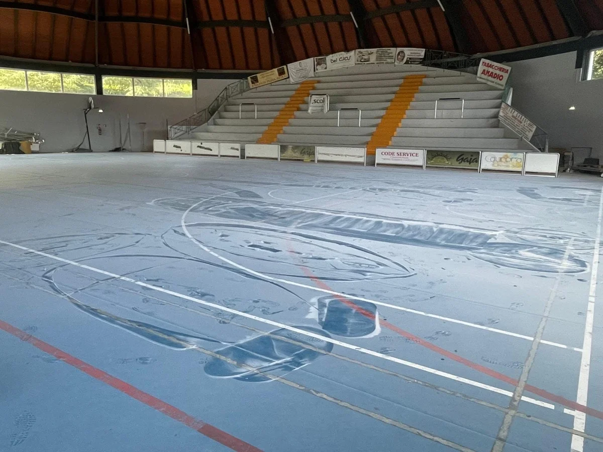 Ascoli Piceno - Raid vandalico a Folignano, danneggiato il palazzetto di Villa Pigna