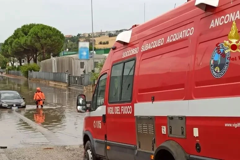 Nubifragi nelle Marche, oltre 100 interventi dei vigili del fuoco