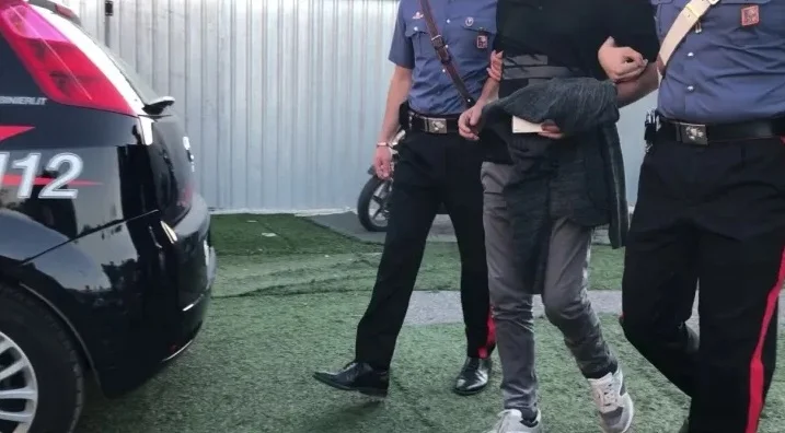 Revenge porn ed estorsione, i Carabinieri arrestano due ragazzi