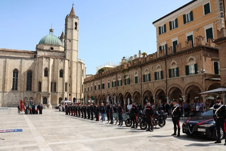 Ascoli, celebrato in Piazza del popolo il 211° Annuale della Fondazione dell’Arma dei Carabinieri