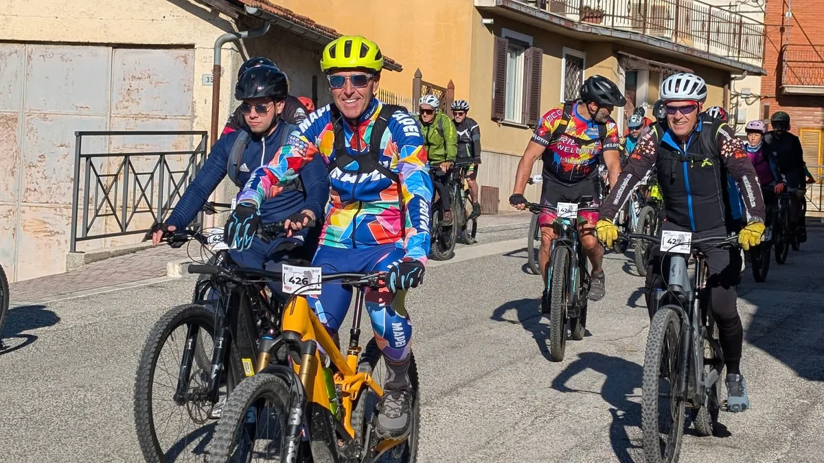 Sante Marie, boom di partecipanti alla XV Cicloturistica della Castagna: oltre 350 iscritti, famiglie e trekking urbano per una grande festa di sport e natura