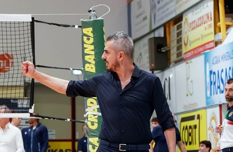 Coach Ortenzi confermatissimo al timone della Yuasa Battery, e sarà il coach più giovane della Superlega