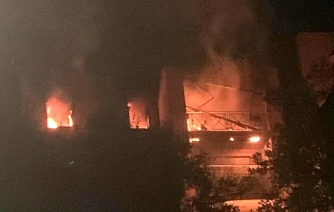 Incendio in una casa terremotata, indagano i Carabinieri