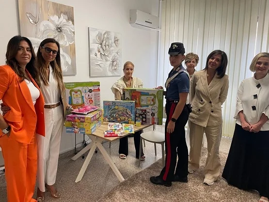 Il Soroptimist Club di Teramo dona al Comando Provinciale Carabinieri di Teramo un assortimento di giocattoli da destinare alla “Stanza tutta per sé”