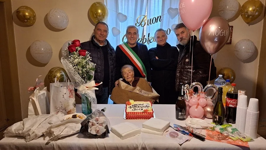Compie 100 anni la signora Bice Piattoni