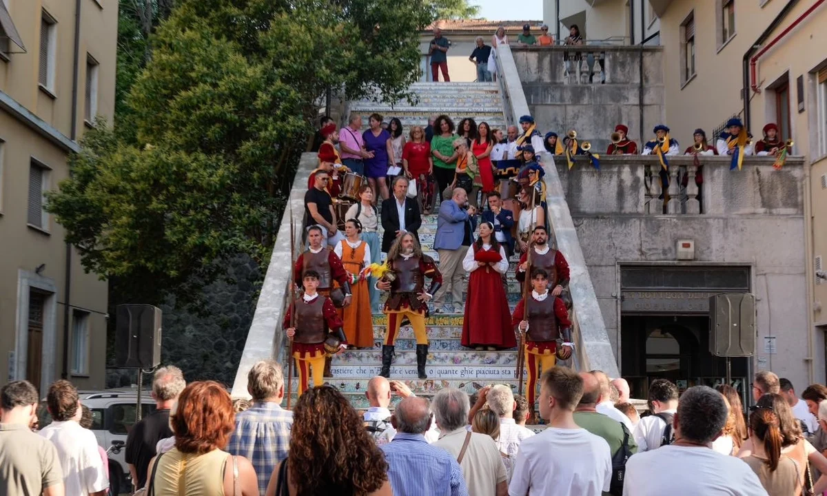 Ascoli Piceno - Inaugurata la Scalinata Leopardi con quasi 900 maioliche realizzate dai ceramisti