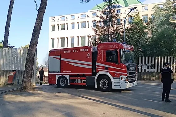 Principio di incendio al tribunale di Teramo, prende fuoco container del cantiere