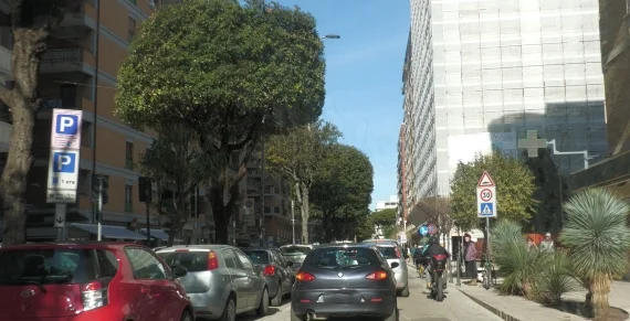 San Benedetto: redarguisce un uomo che urinava sulla porta di un esercizio commerciale, pestato a sangue