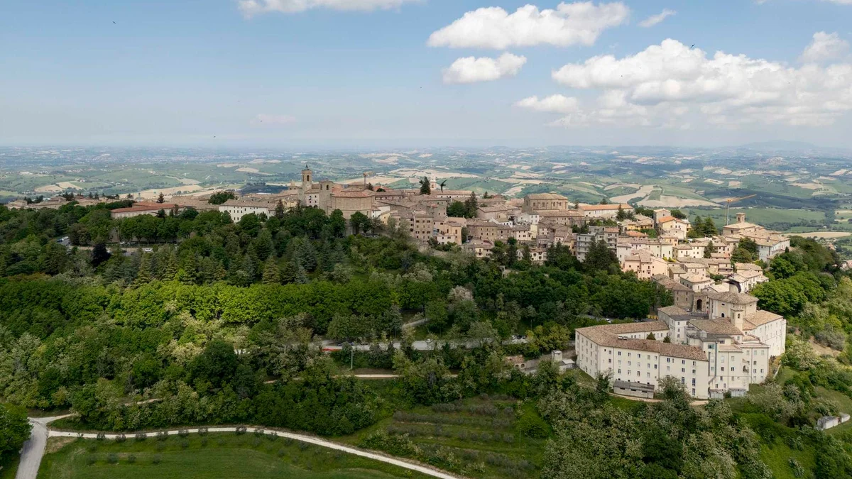 LA REGIONE MARCHE VERSO L'ESTATE 2026