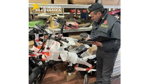 Maxi sequestro di e-bike contraffatte, Guardia di Finanza ne blocca 72 