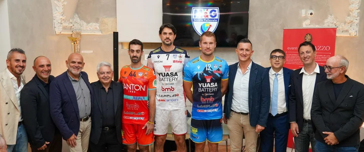 L’eleganza di Palazzo Vinci per le nuove maglie della Yuasa Battery