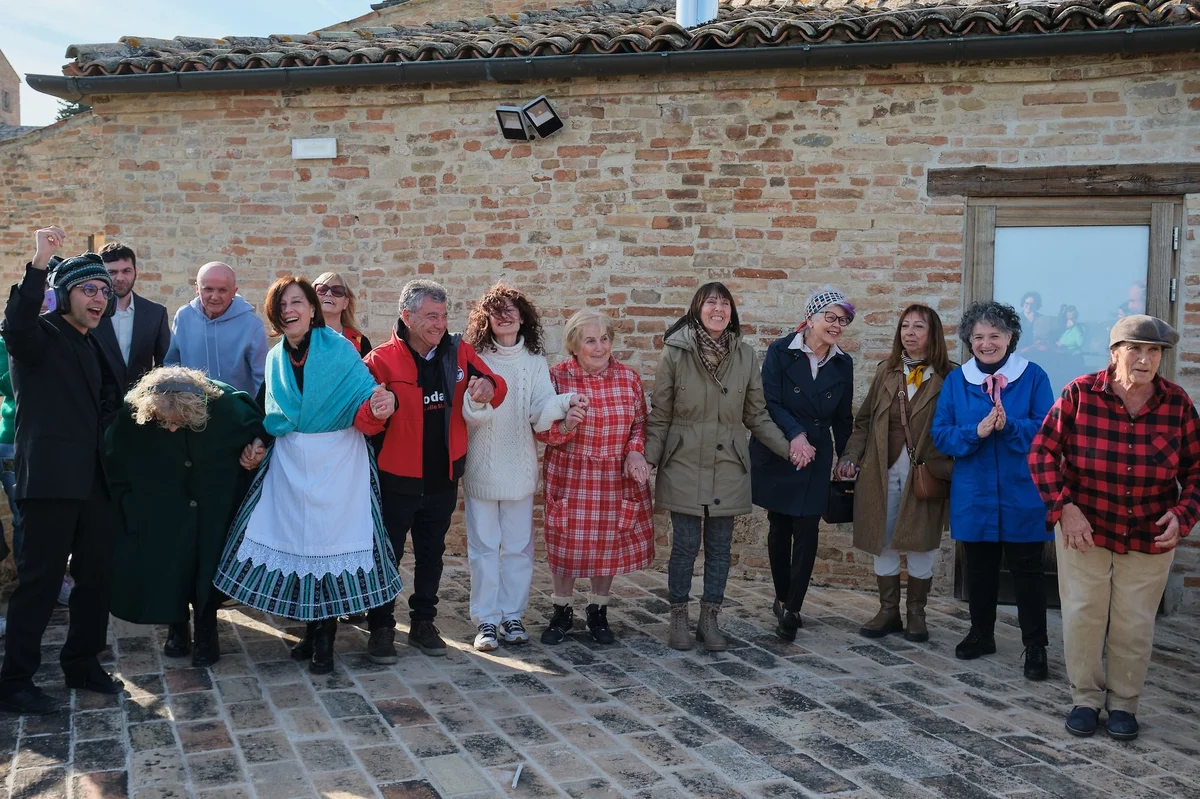 Montalto delle Marche: commozione, risate e tutto esaurito per lo spettacolo del corso di teatro di comunità