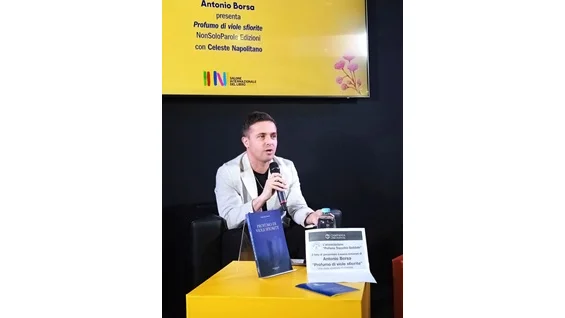 “PROFUMO DI VIOLE SFIORITE”, ANTONIO BORSA TORNA CON UN INNO ALLA RESILIENZA E UN OMAGGIO A MAX PEZZALI