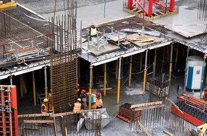 Scoperto cadavere in un cantiere edile, nessun segno di morte violenta
