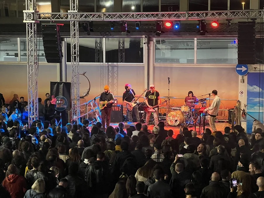 Grande successo per il concerto di Giancane al Mercato Ittico