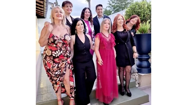Quando l’arte incontra la ristorazione. Grande successo e folto pubblico all’inaugurazione “Donne & Cromie” da Paglià, pizzeria trasformata in una quadreria d’arte moderna