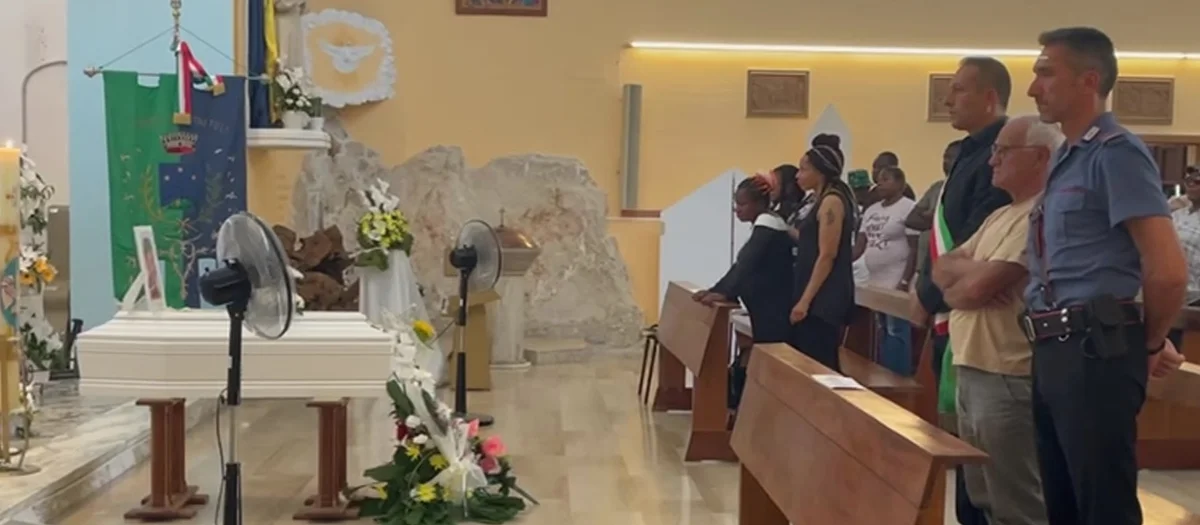 Spinetoli - Paese in lacrime al funerale del piccolo Tobi, esequie offerte da un benefattore