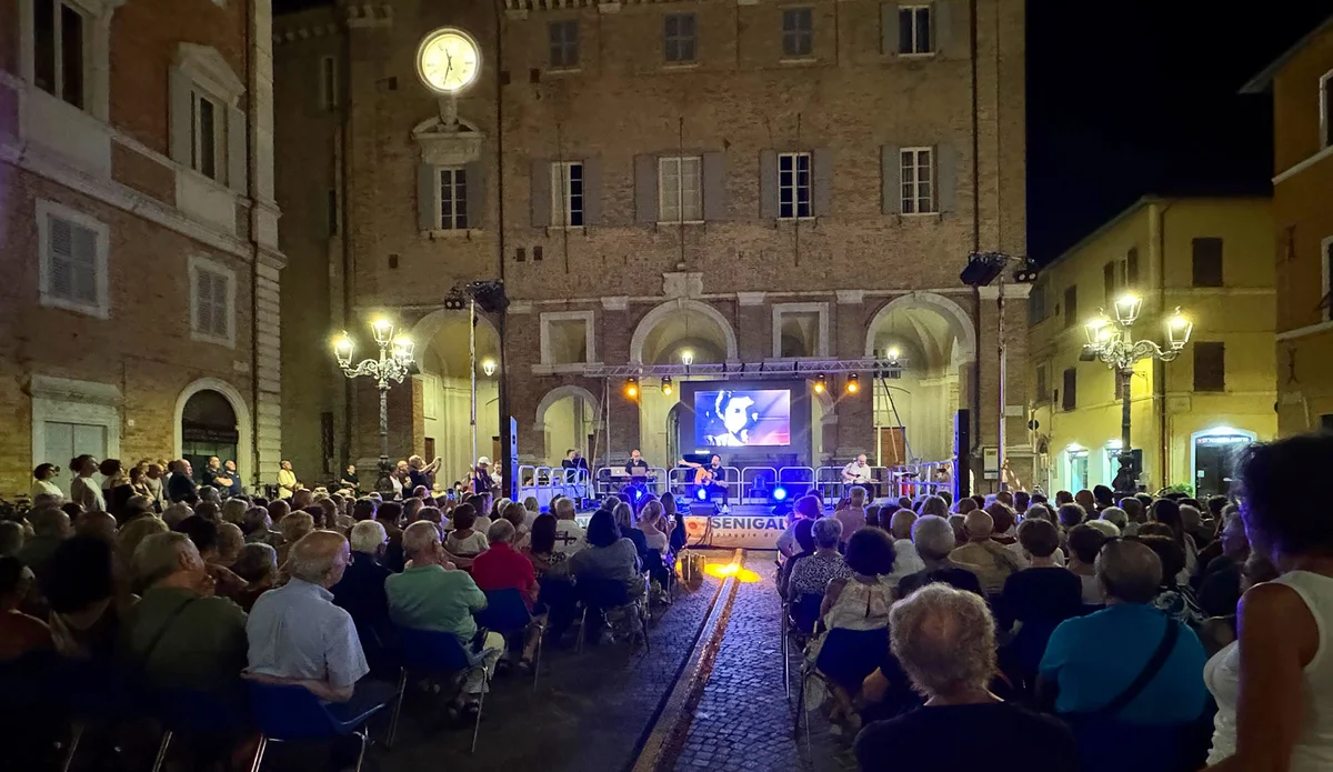 MArCHESTORIE Show: poesia, borghi e musica con Alberto Bertoli, Roberta Giallo, Giacomo Recchioni e Alessandro Moscè